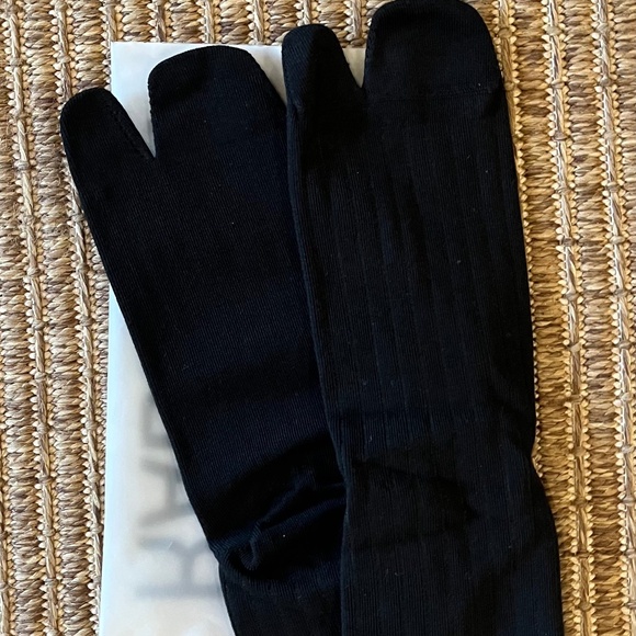 Women's Tabi Ballet Flats and Ribbed Tabi Low Socks - Picture 6 of 6